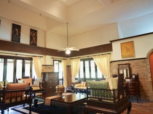 Luxurious 6 Bedroom Pool Villa in Mae Jo