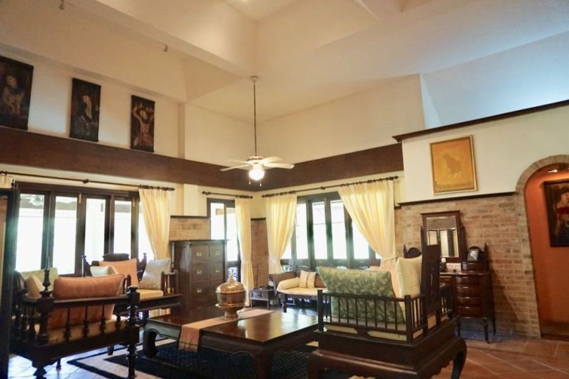Luxurious 6 Bedroom Pool Villa in Mae Jo