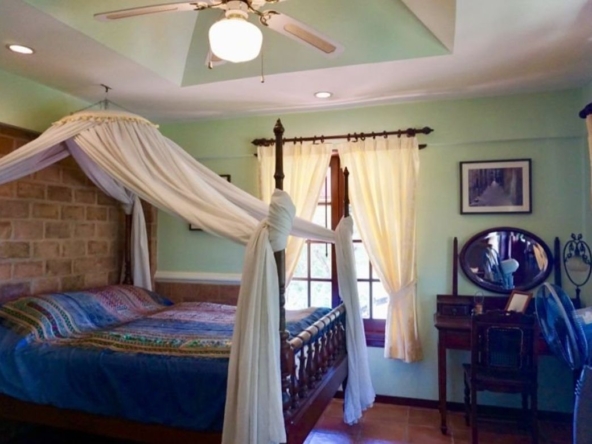 Luxurious 6 Bedroom Pool Villa in Mae Jo