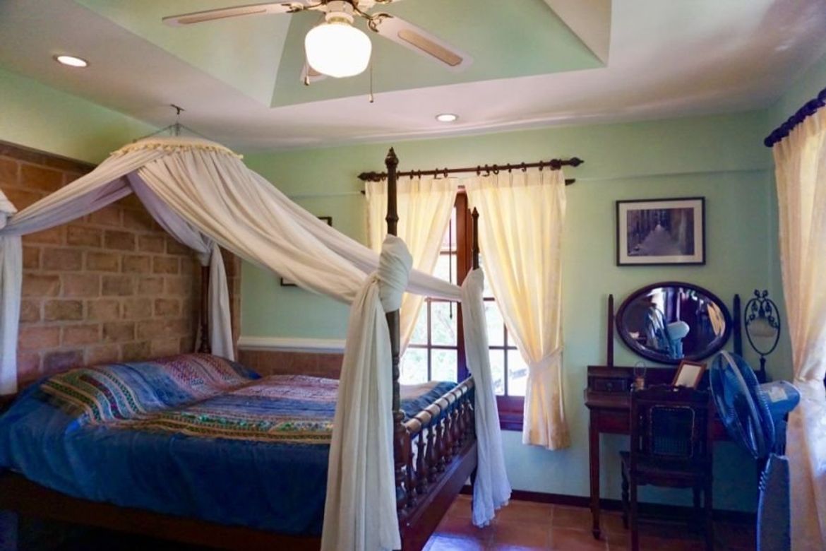 Luxurious 6 Bedroom Pool Villa in Mae Jo