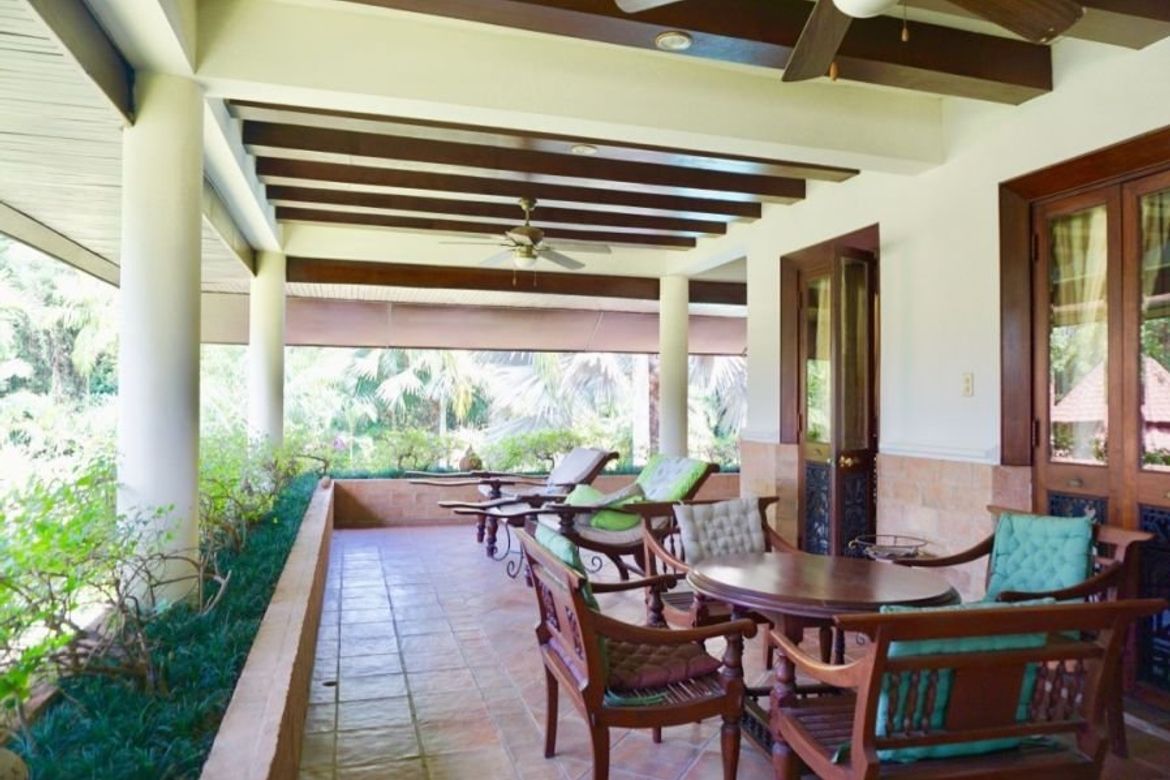 Luxurious 6 Bedroom Pool Villa in Mae Jo