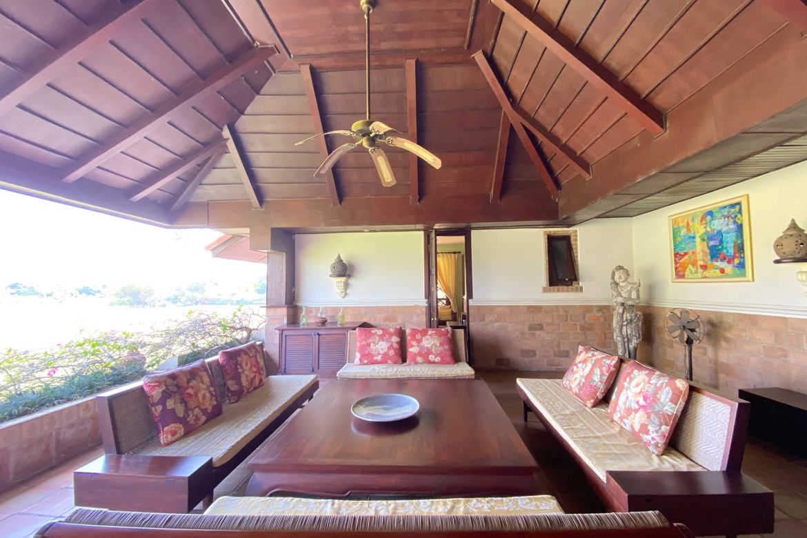 Luxurious 6 Bedroom Pool Villa in Mae Jo