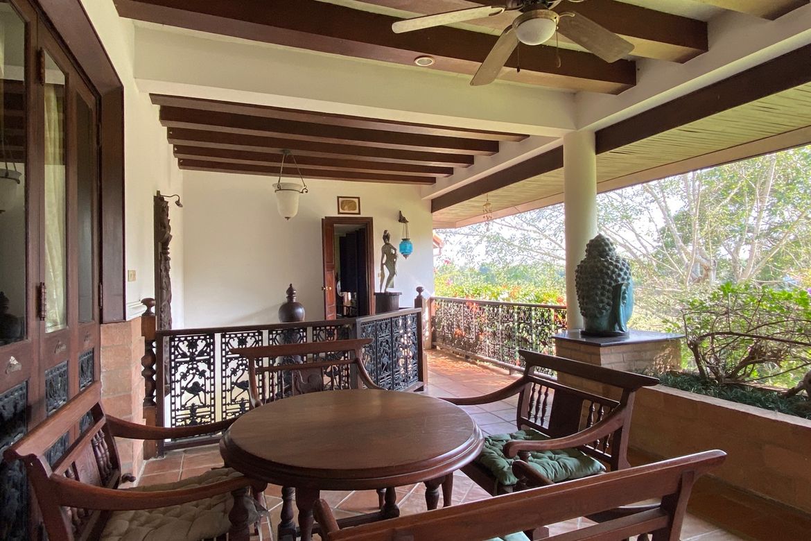 Luxurious 6 Bedroom Pool Villa in Mae Jo