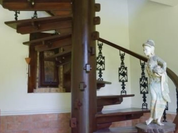 Luxurious 6 Bedroom Pool Villa in Mae Jo