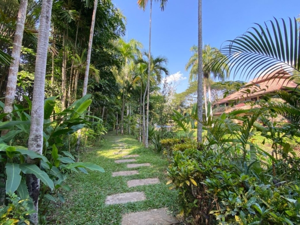 Luxurious 6 Bedroom Pool Villa in Mae Jo