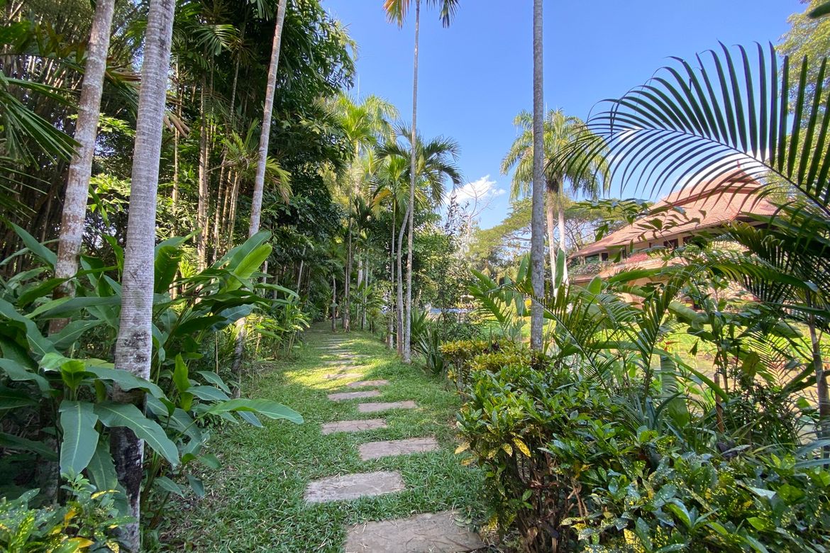 Luxurious 6 Bedroom Pool Villa in Mae Jo