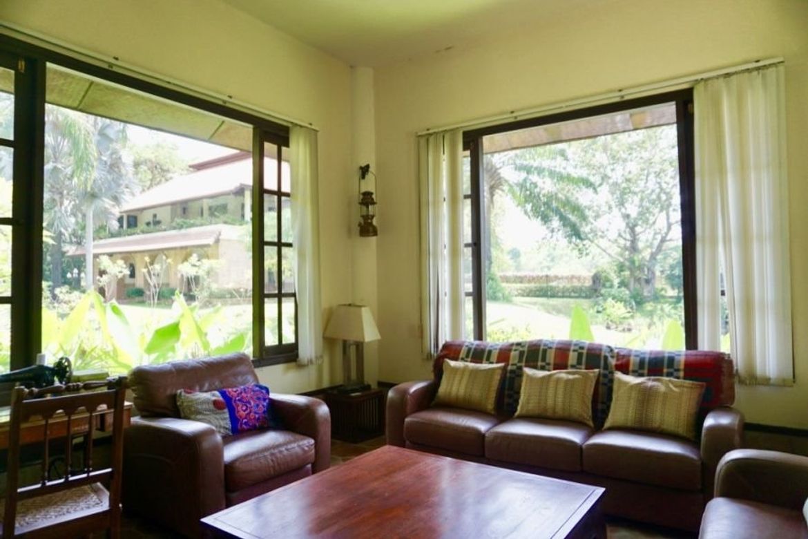 Luxurious 6 Bedroom Pool Villa in Mae Jo