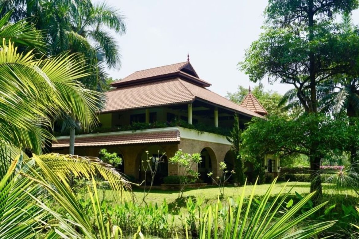 Luxurious 6 Bedroom Pool Villa in Mae Jo