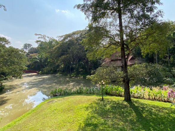 Luxurious 6 Bedroom Pool Villa in Mae Jo