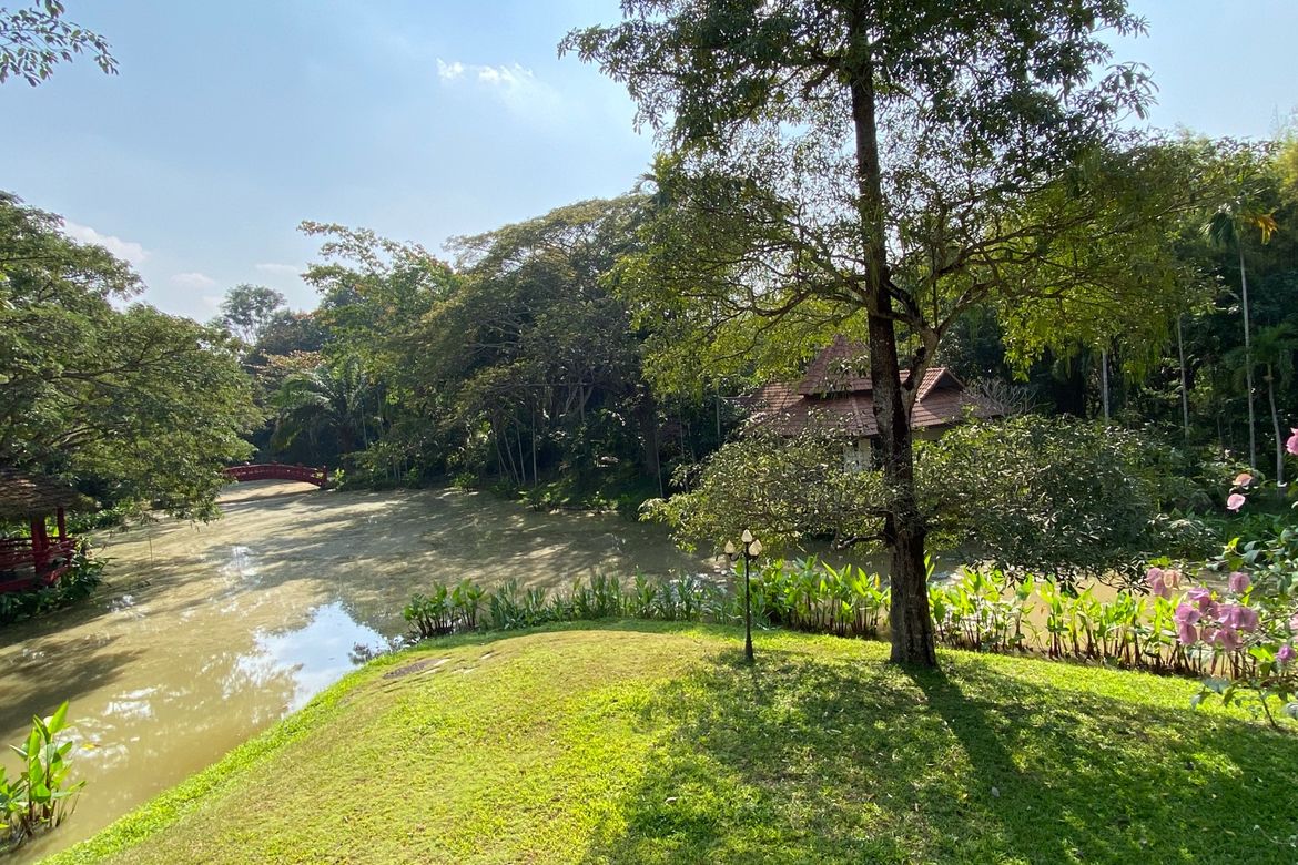 Luxurious 6 Bedroom Pool Villa in Mae Jo