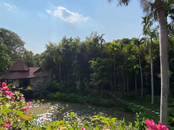 Luxurious 6 Bedroom Pool Villa in Mae Jo