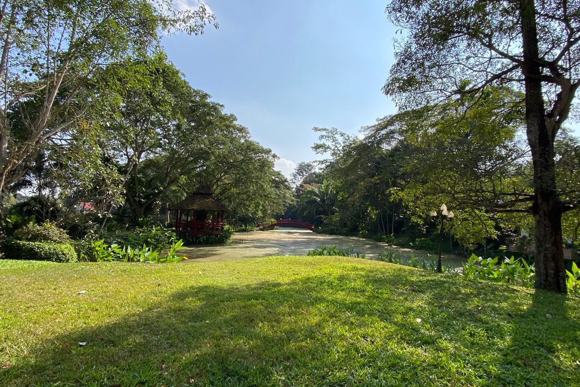 Luxurious 6 Bedroom Pool Villa in Mae Jo