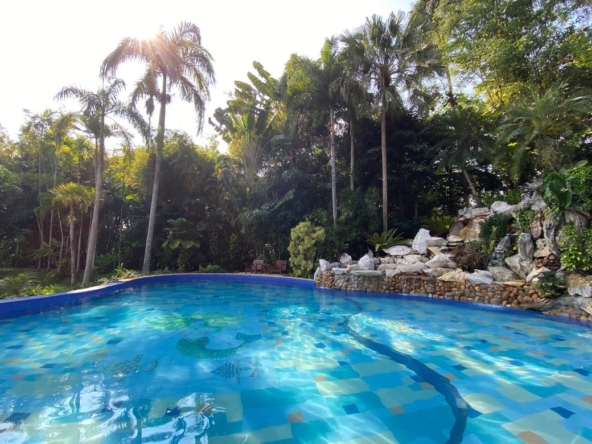 Luxurious 6 Bedroom Pool Villa in Mae Jo