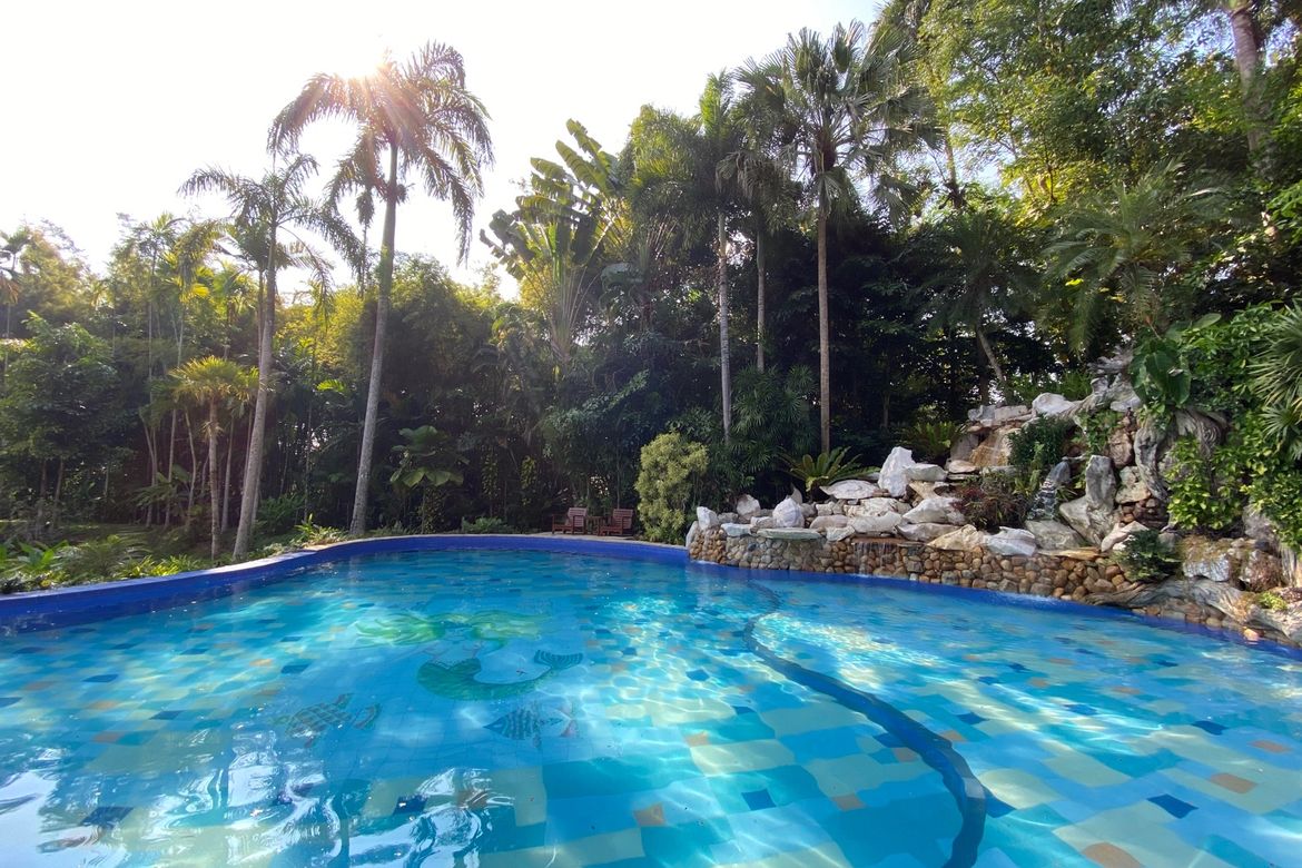 Luxurious 6 Bedroom Pool Villa in Mae Jo