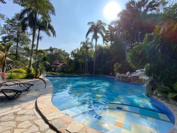Luxurious 6 Bedroom Pool Villa in Mae Jo