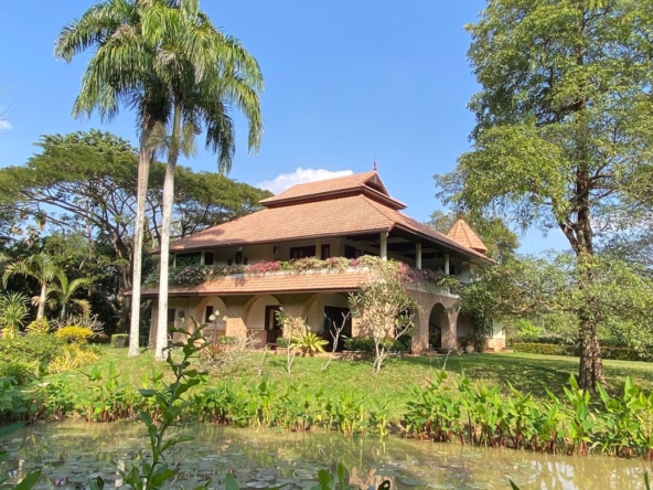 Luxurious 6 Bedroom Pool Villa in Mae Jo