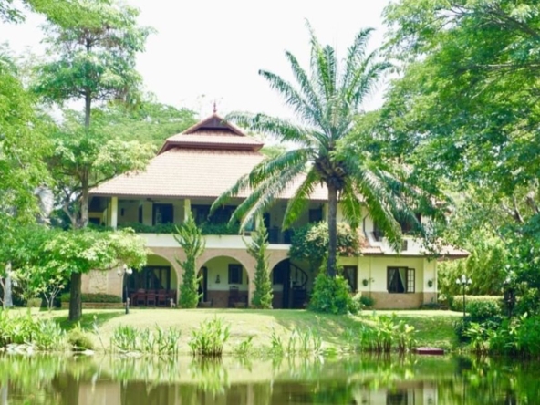 Luxurious 6 Bedroom Pool Villa in Mae Jo