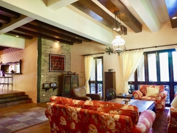 Luxurious 6 Bedroom Pool Villa in Mae Jo