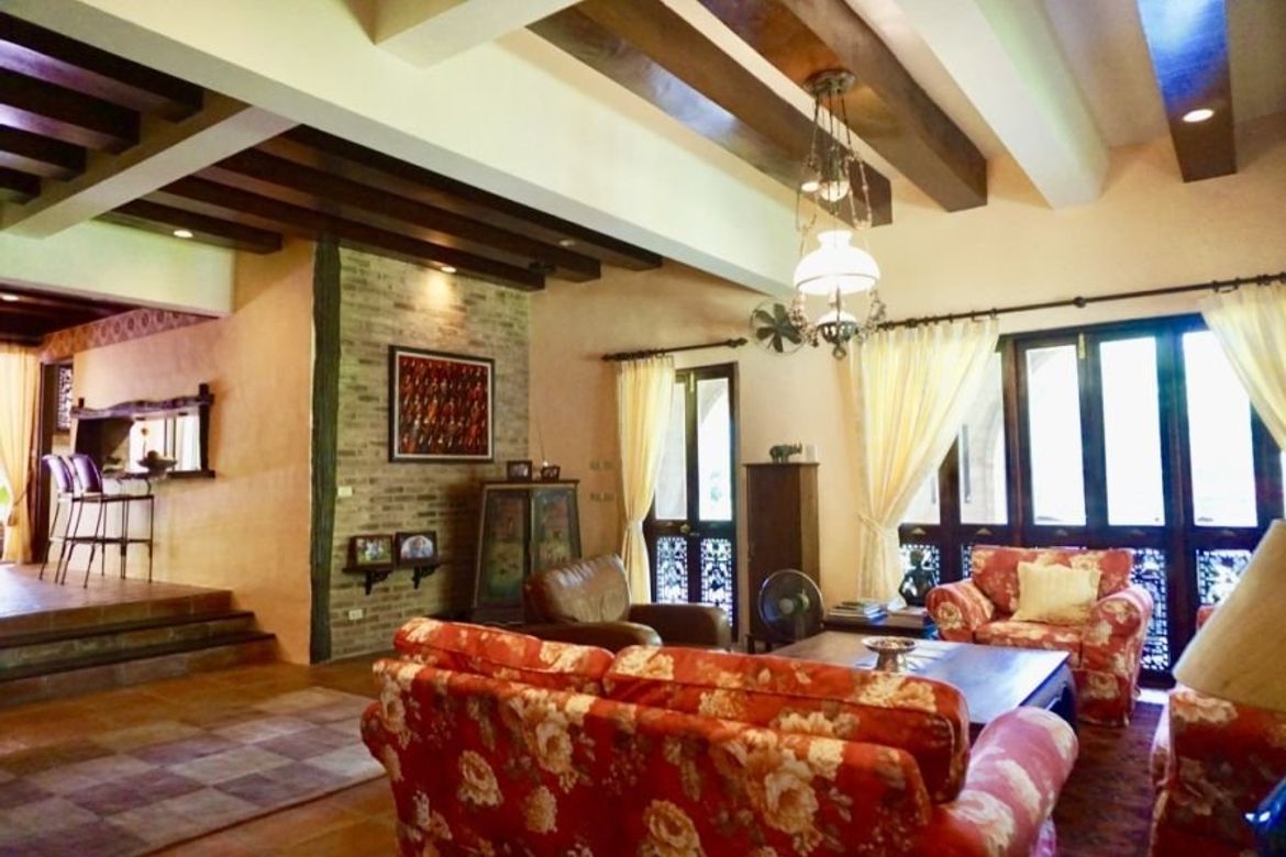 Luxurious 6 Bedroom Pool Villa in Mae Jo