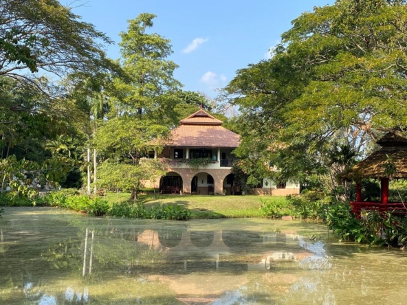 Luxurious 6 Bedroom Pool Villa in Mae Jo