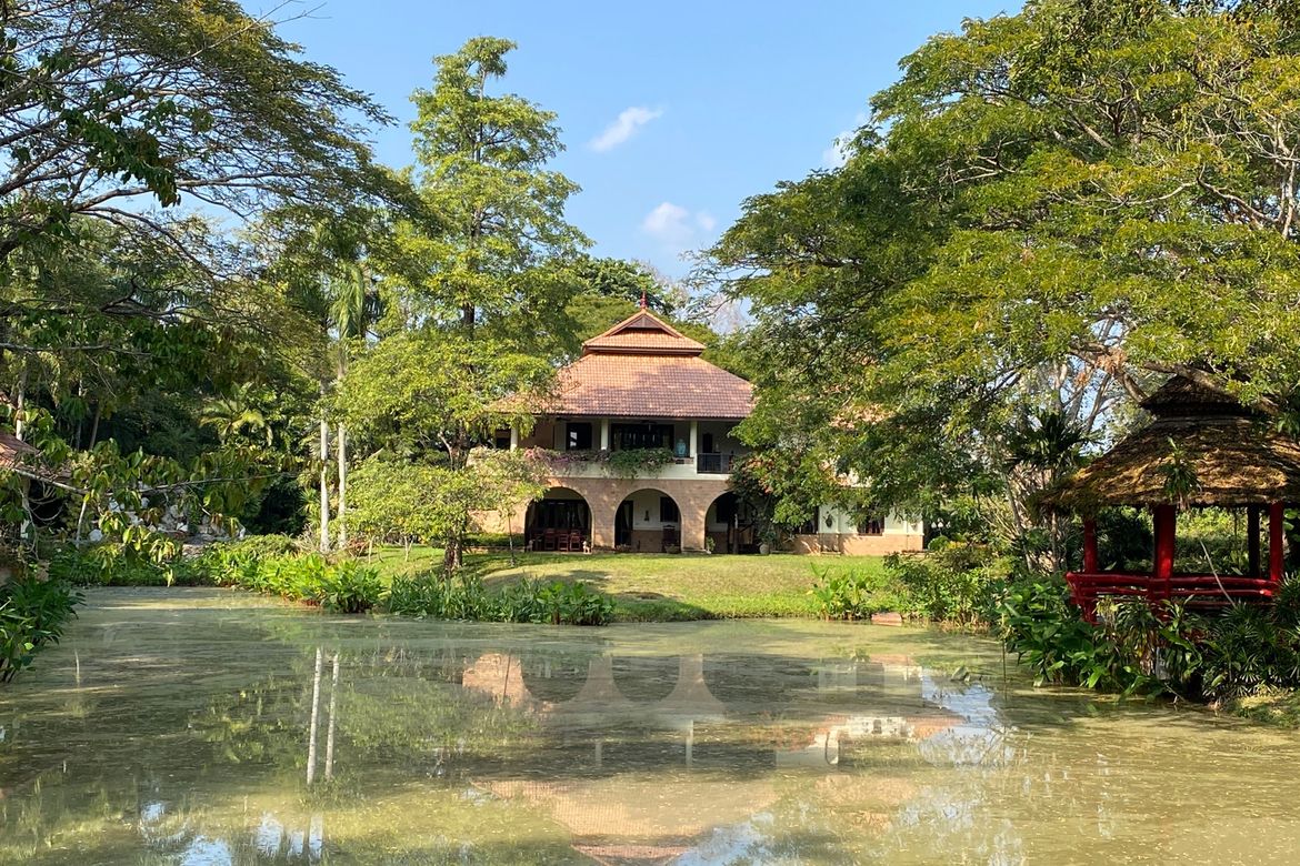 Luxurious 6 Bedroom Pool Villa in Mae Jo