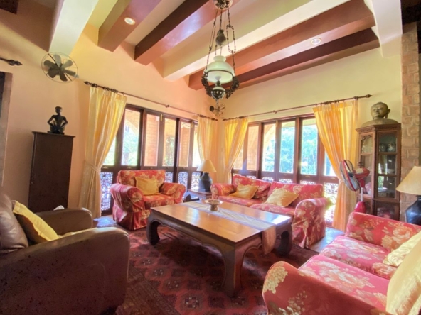 Luxurious 6 Bedroom Pool Villa in Mae Jo