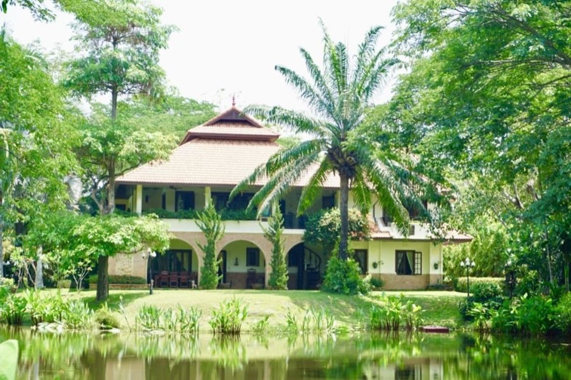 Luxurious 6 Bedroom Pool Villa in Mae Jo