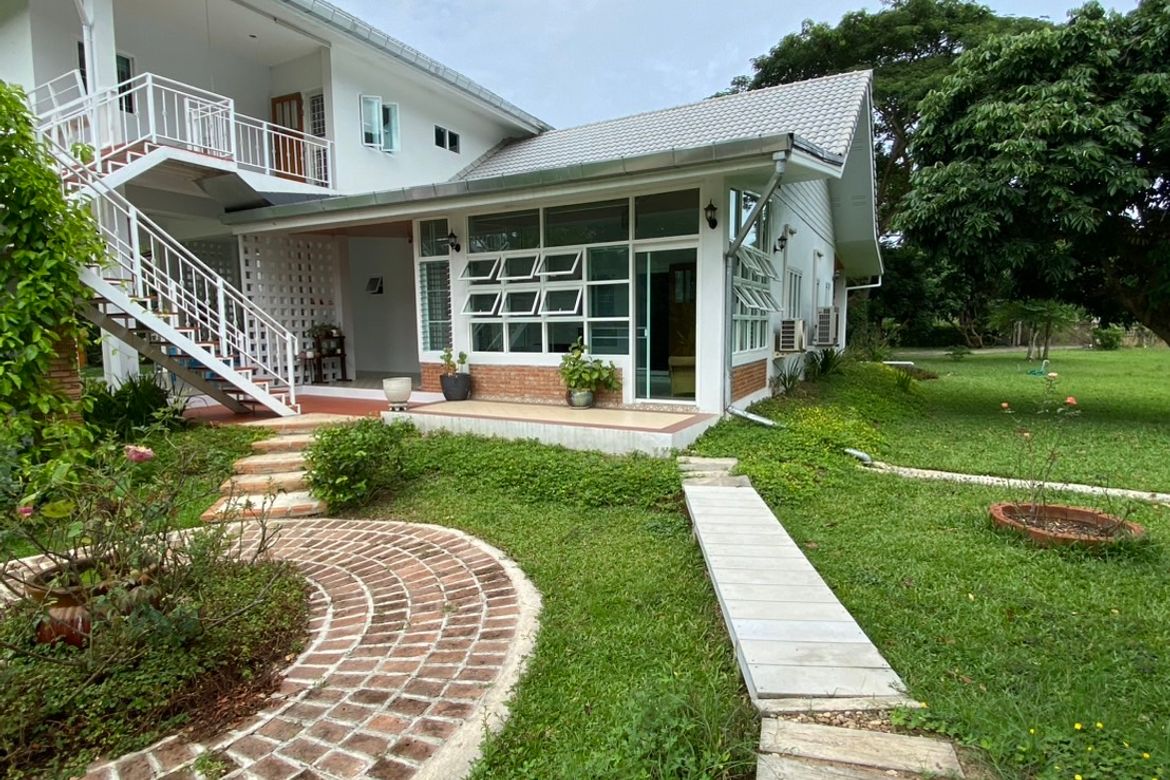 4 bed house for rent or sale in Doi Saket
