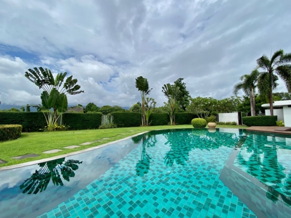 Luxury pool villa for rent or sale in Mae Rim