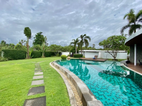Luxury pool villa for rent or sale in Mae Rim