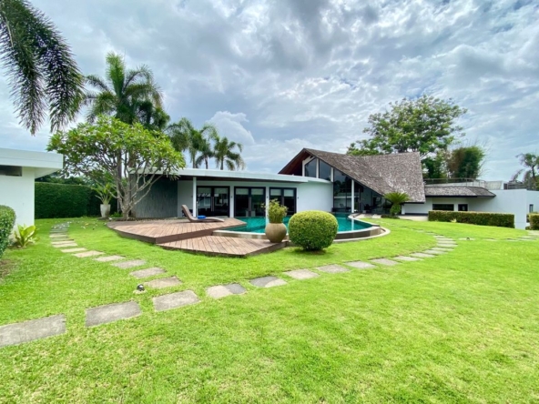 Luxury pool villa for rent or sale in Mae Rim