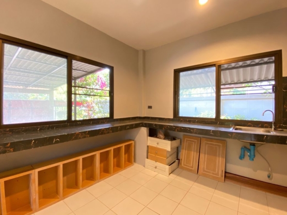 5 bed house for sale or rent as per floor at Don Kaew