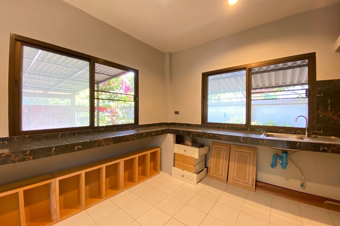 5 bed house for sale or rent as per floor at Don Kaew