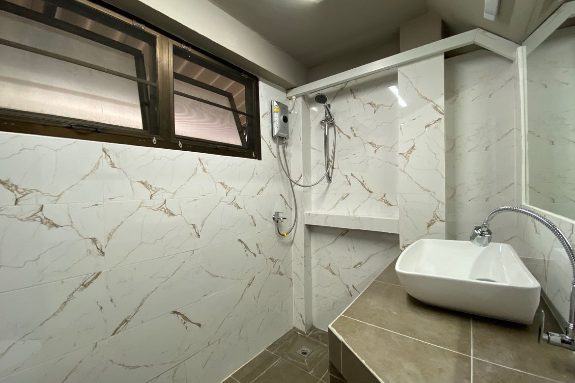 5 bed house for sale or rent as per floor at Don Kaew