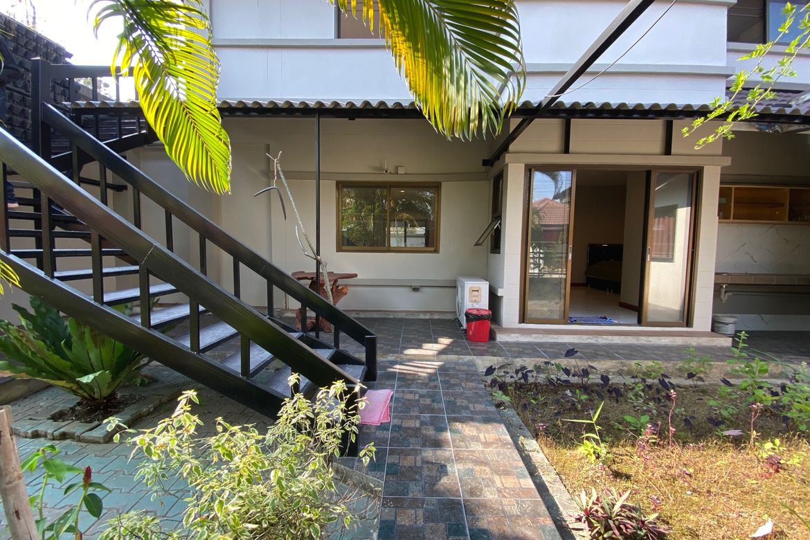 5 bed house for sale or rent as per floor at Don Kaew