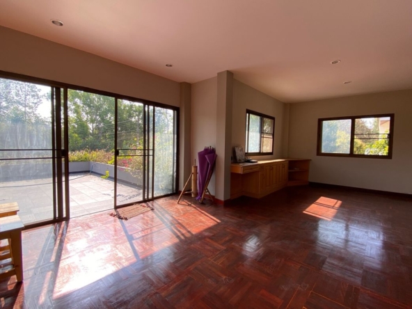 5 bed house for sale or rent as per floor at Don Kaew
