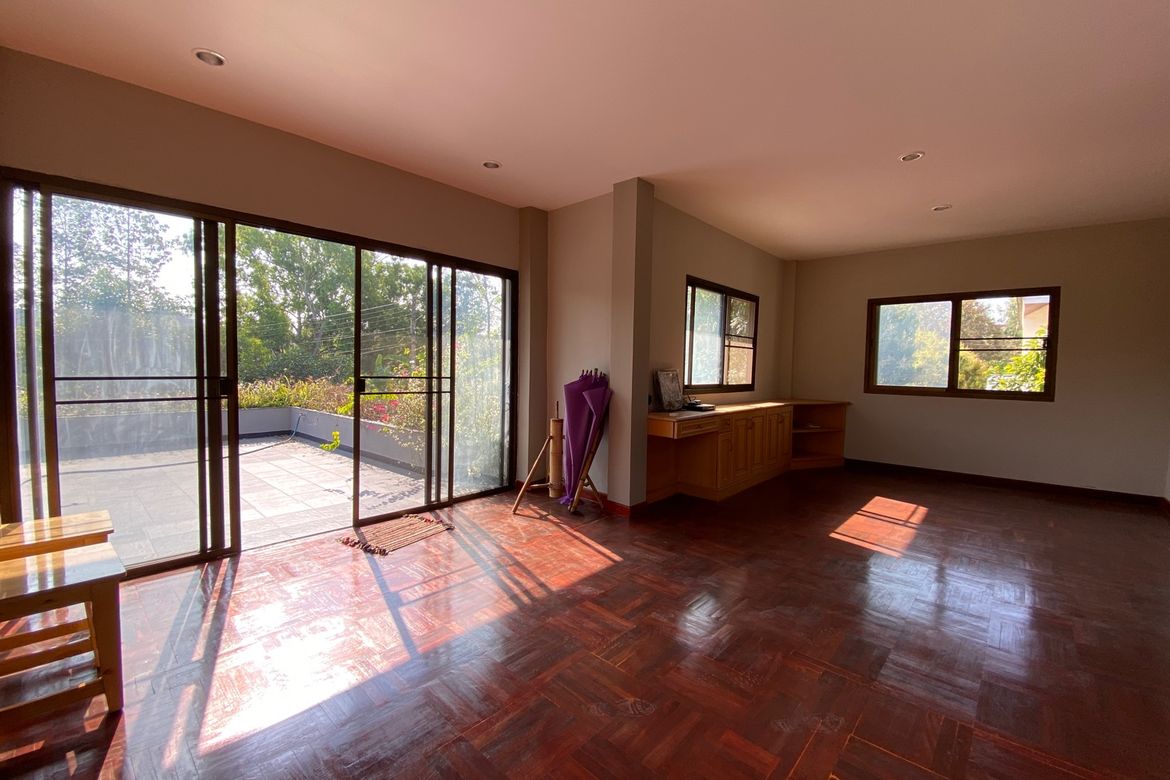 5 bed house for sale or rent as per floor at Don Kaew