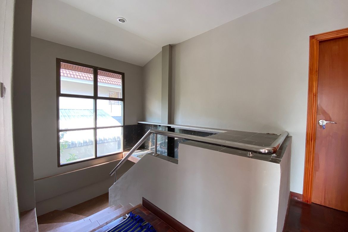 5 bed house for sale or rent as per floor at Don Kaew