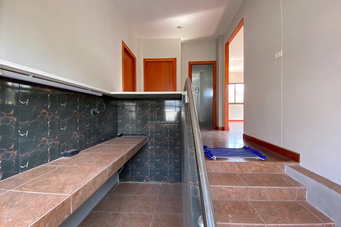 5 bed house for sale or rent as per floor at Don Kaew