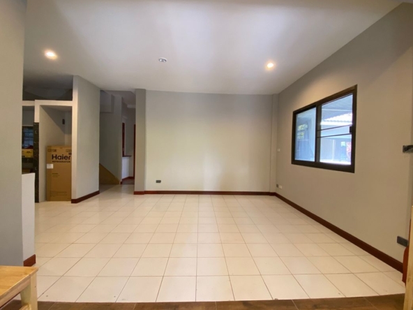 5 bed house for sale or rent as per floor at Don Kaew