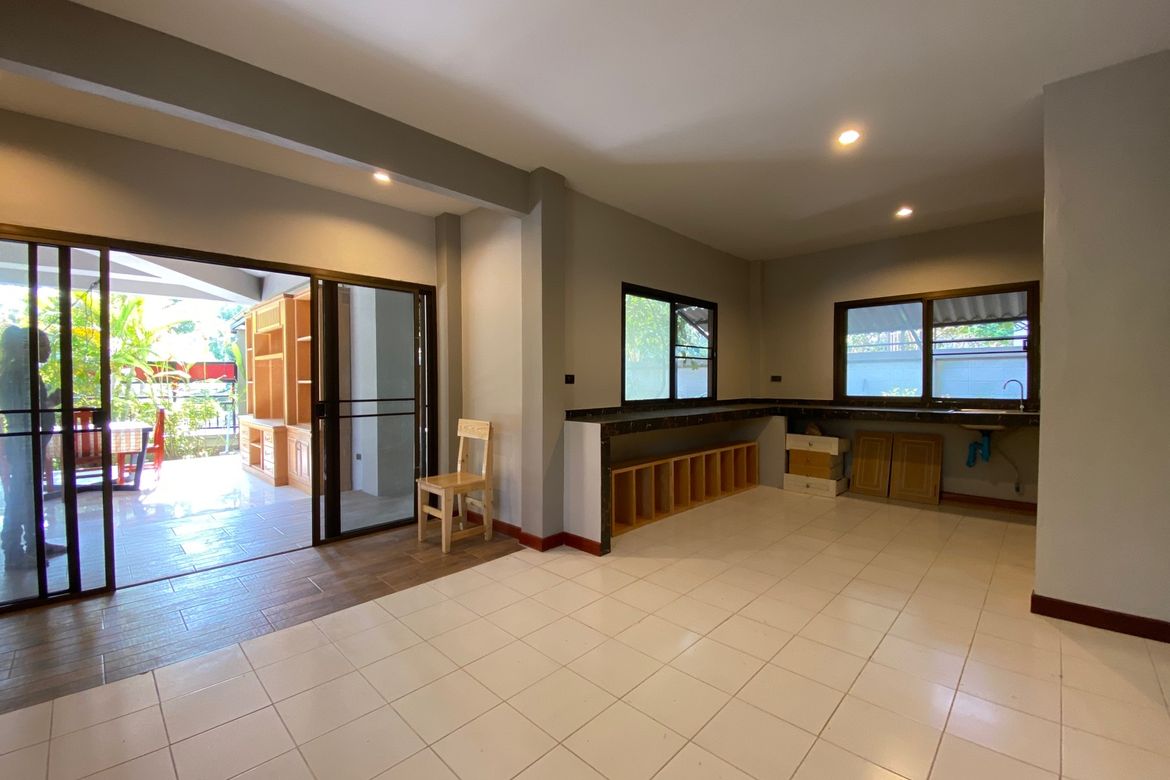 5 bed house for sale or rent as per floor at Don Kaew