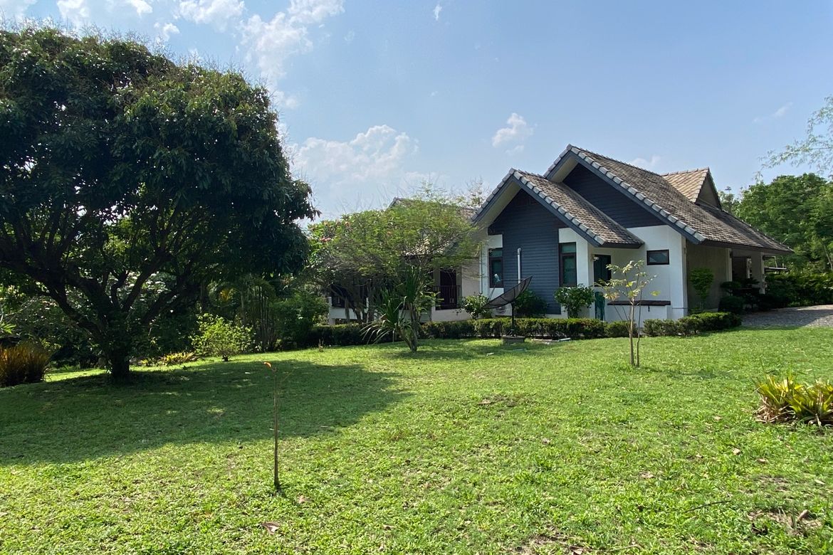 A charming one storey villa 2 bed for rent or sale in Mae Rim