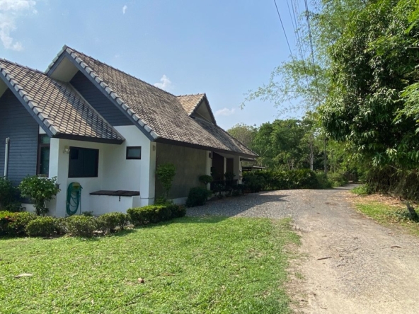 A charming one storey villa 2 bed for rent or sale in Mae Rim