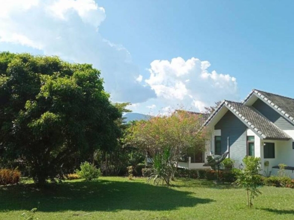 A charming one storey villa 2 bed for rent or sale in Mae Rim