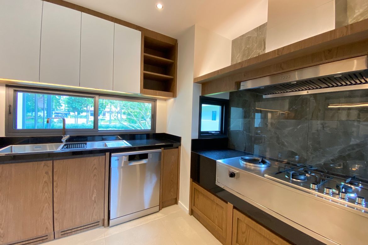 A luxury pool villa with 3 bed for rent or sale in Mae Rim