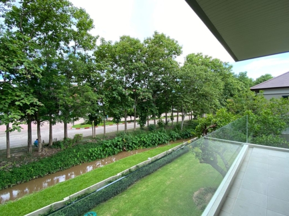 A luxury pool villa with 3 bed for rent or sale in Mae Rim