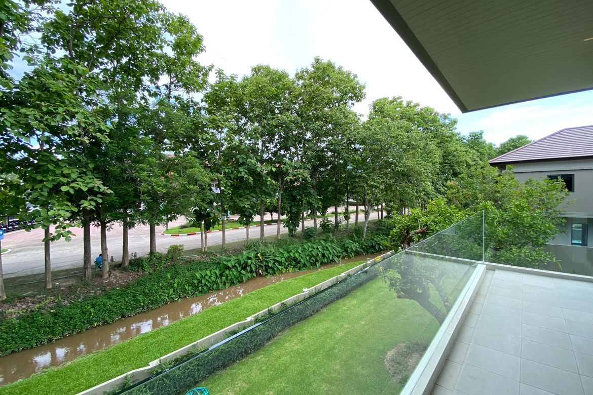 A luxury pool villa with 3 bed for rent or sale in Mae Rim