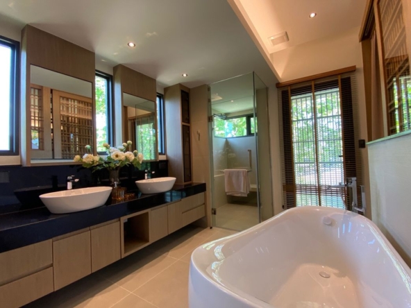 A luxury pool villa with 3 bed for rent or sale in Mae Rim
