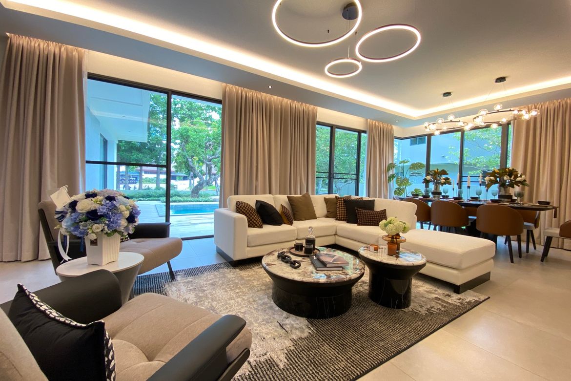 A luxury pool villa with 3 bed for rent or sale in Mae Rim