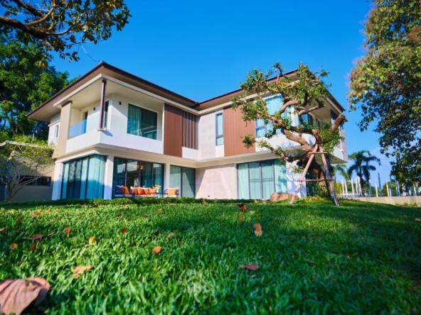 A luxury pool villa with 3 bed for rent or sale in Mae Rim